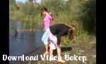 Video bokep online Dua anak perempuan 18yo telanjang di tepi sungai di Download Video Bokep