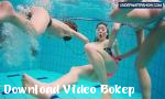 Vidio porno Tiga gadis terangsang berenang bersama - Download Video Bokep