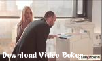 Video bokep ty Kyra Hot mendapat kejutan creampie di ruang fot terbaru di Download Video Bokep