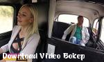 Video bokep online Taksi Wanita Palsu Kecantikan pirang meniduri penu Mp4 terbaru