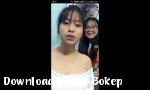 Video bokep online Kedua remaja itu menunjukkan barang barang mereka  gratis