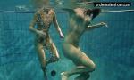 Video Bokep Terbaru Dua amatir seksi memamerkan tubuh mereka di bawah  hot