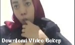 Video bokep online Hijab Eos lengkap  gt  gt https  titik dua  sol  s 3gp gratis