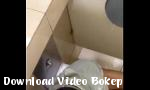 Download Bokep Terbaru Cina laki laki mengisap kontol di toilet dan selfi 3gp