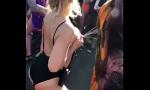 Video Bokep Terbaru Gostosa na rave espremendo leite dos peitos! hot