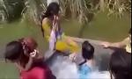 Video Bokep Hot Girls bathing in village motor pump 2019