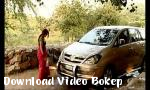 Download Vidio Bokep Cuci mobil luar bhabhi India menampilkan belahan d mp4