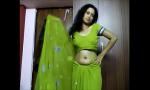 Nonton Bokep Online Desi Bhabhi green saree sexy navel belly hole open mp4