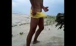 Video Bokep Hot Baixinho dotado punhetando e gozando na praia mp4