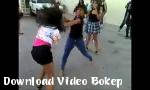 Video bokep Gadis seksi bertarung di depan umum di Download Video Bokep