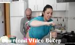 Download video bokep Sialan di dapur saat memasak SAN350 - Download Video Bokep