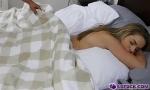 Video Bokep Kimmy Granger tidur ketika dia mendapatkan fuck ol