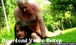 Video bokep Cukup brte remaja mengambil ayam pria tua di luar  hot di Download Video Bokep