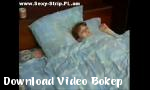 Nonton video bokep Saudara meniduri saudara perempuan yang sedang tid terbaru - Download Video Bokep