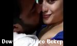 Video bokep online Pasangan India berciuman 2018