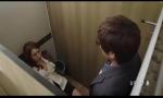 Nonton video bokep HD lucky man in toilet mp4