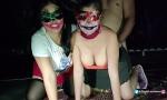 Nonton bokep HD Haciendo trio en publico con dos payasas sexys lue online