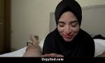 Film Bokep Hijab Wearing Step Daughter Gives Me a Blowjob - G gratis