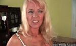 Video Bokep Hot Sultry senior mombes her old sy with a large dildo mp4
