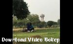 Download video bokep Pecinta remaja India berciuman di taman Mp4