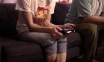 Nonton Video Bokep gadis gamer kencing pelacur omorashi
