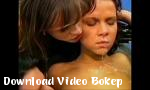 Nonton video bokep Julia Crow mandi di air mani Mp4