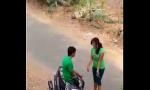 Bokep Hot Indian lover hot kiss in road 3gp