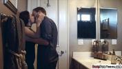 Bokep Xxx Brunette Crystal Rae fucked in the comfort room