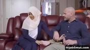 Bokep HD Arab woman in hijab cheats on husband with therapist online