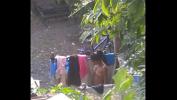 Nonton Video Bokep Desi teen bathing is public terbaru