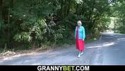 Nonton Bokep Hitchhiking old blonde granny 3gp online