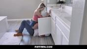 Bokep Seks Pretty Teen Wants to be Filled by the Plumber gratis