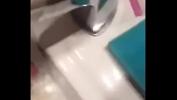Bokep Video Mi lavo le mani usando il piscio al posto de sapone period E per finire mi mangio il mocciolo e le caccole dopo aver pippato mp4