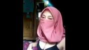 Download Video Bokep cewe berkerudung pun bisa sange hot