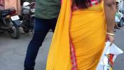 Nonton video bokep HD Cute structure of aunty in yellow saree terbaik