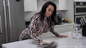 Vidio Bokep Hot Milf Housewife in Kitchen Plays with Pussy terbaik