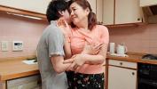 Bokep Online 夫に先立たれて娘夫婦と暮らし始めた千代子。義理の息子とも良好な関係を築き、平穏な日々に幸せを感じていた。だが女として現役の千代子にとって隠居生活の淋しさは耐え難いものだった。日課のオナニーは過激さを増すばかり。義息が見ていることにも気づかないほど没頭してしまった。 terbaik