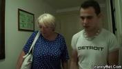 Download video Bokep HD A young guy fucks an old woman in her pussy online