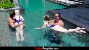 Download Video Bokep Old Dads Calm Their Daughters Pussy By The Pool gratis