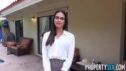 Nonton video bokep HD Attractive real estate agent wearing glasses with a natural fit body fucks handyman apos s big cock then lets him cum all over her pretty face online