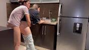 Bokep Online Esposa follada duro mientras lava la loza en la cocina comma logrando que se corra antes de que su madrastra llegue a casa period gratis