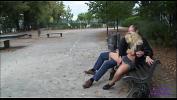 Video Bokep Exhibitionists have sex in a bar and in public gardens without worrying about the people passing