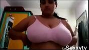 Video Bokep Hot Hot desi bhabhi showing her big boobs 3gp
