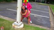 Vidio Bokep BBW girl gets fucked on the side of the highway by a clown terbaru