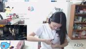 Video Bokep slut streamer shows her boobs 3gp