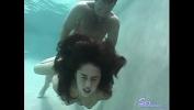 Film Bokep Brunette makes out in the pool mp4